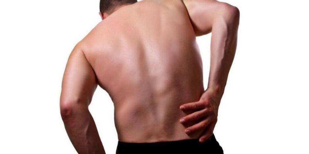 A dor na região lombar à direita é mais frequentemente causada por danos aos órgãos internos