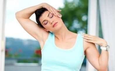 Inclinação da cabeça - um exercício para osteocondrose da coluna cervical