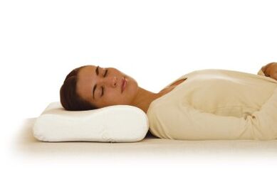 É útil para pacientes com osteocondrose cervical dormir em um travesseiro ortopédico